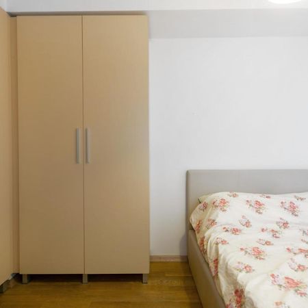 One Bedroom Apartment With Private Parking Skopie Exterior foto