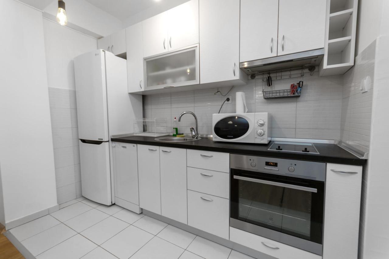 One Bedroom Apartment With Private Parking Skopie Exterior foto