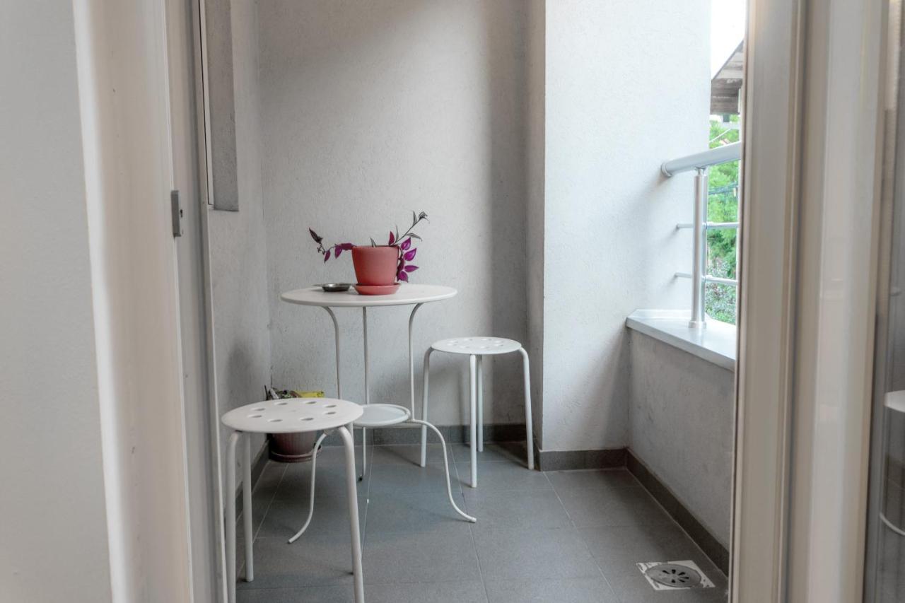 One Bedroom Apartment With Private Parking Skopie Exterior foto